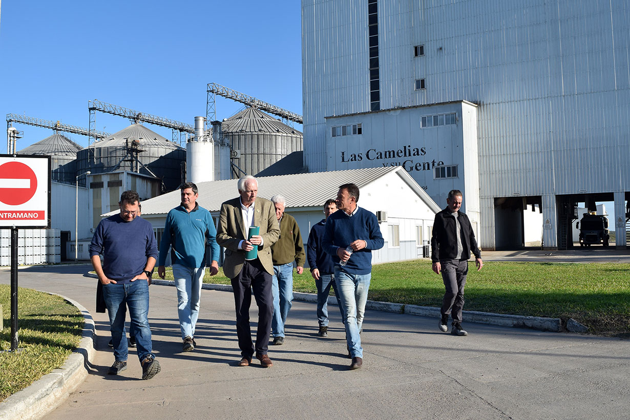 Bernaudo recorrió las obras junto a otros funcionarios y directivos de Las Camelias.