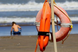 Con el fin de semana largo, comienza el servicio de guardavidas en las playas de Colón