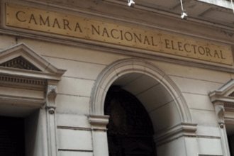 Tiempo de descuento para inscribir alianzas: el oficialismo se anota con los libertarios y Gaillard por fuera del PJ