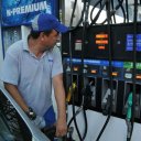 Duró poco. A una semana de la baja del 1%, las petroleras evalúan volver a aumentar los precios de las naftas