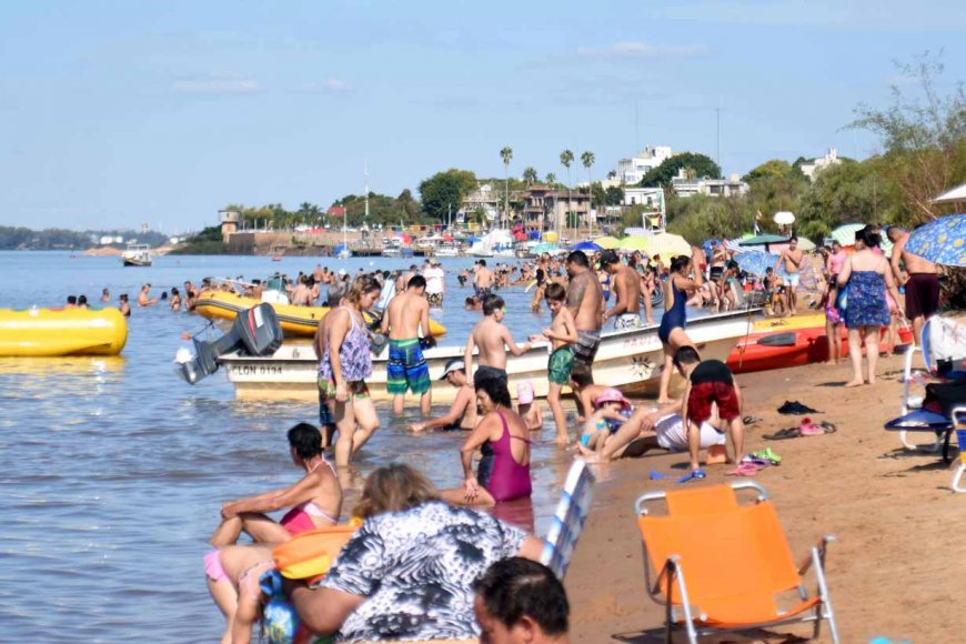 Calor y playas colmadas en Colón