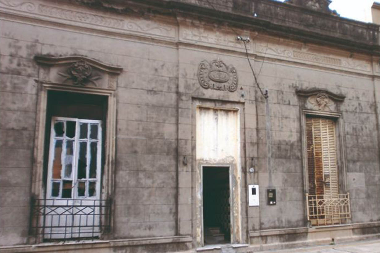 La pensión de calle Ameghino donde murió Casas.