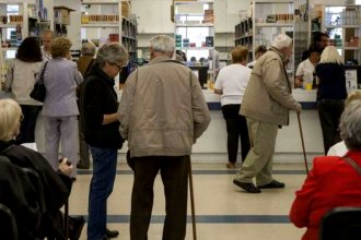 Si los laboratorios no cancelan la deuda, farmacéuticos cortarán descuentos a jubilados
