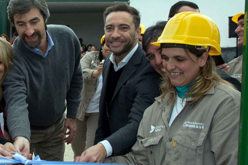 Urribarri inaugurando obras de Argentina Trabaja