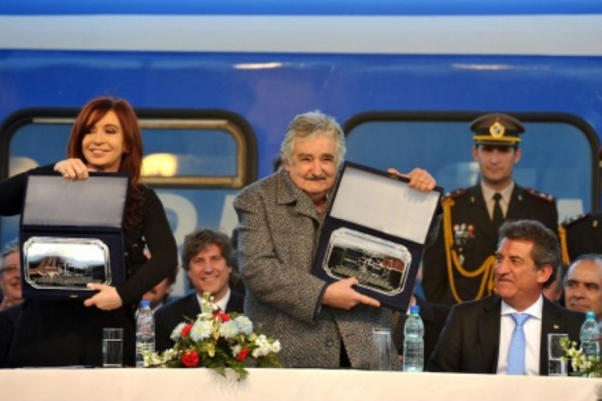 CFK, Boudou, Mujica y Urribarri, de inauguración.
