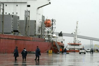 Dos hombres murieron en el barco que llevaba madera entrerriana a China