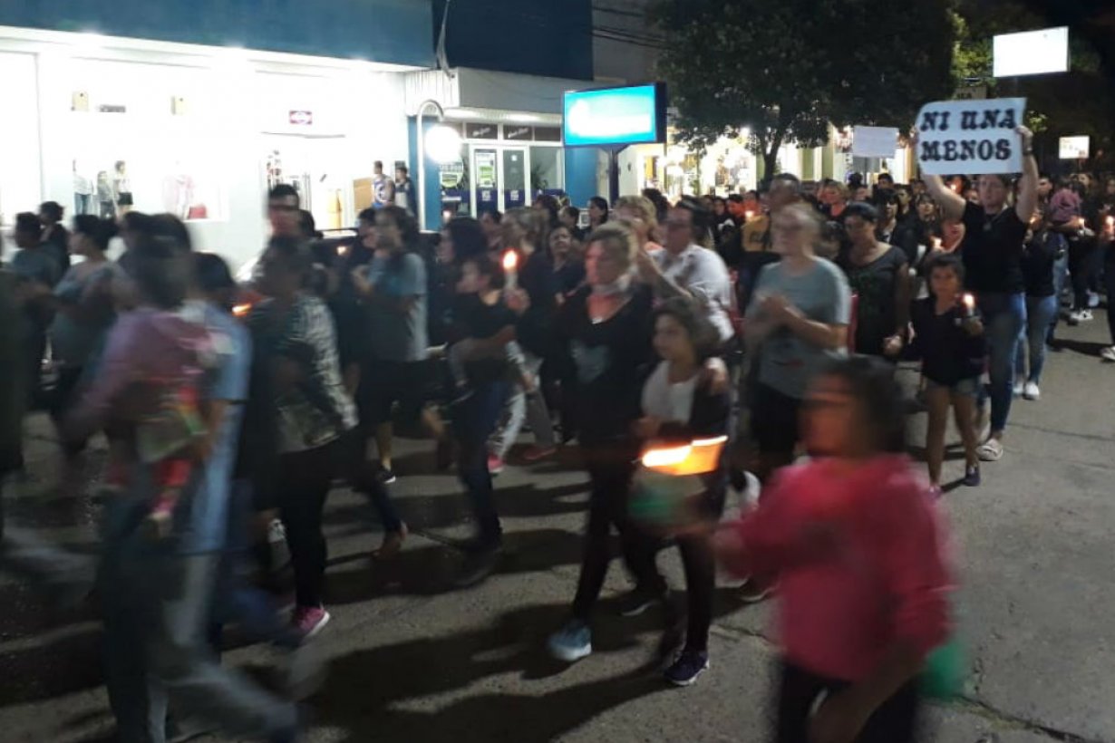 Una multitud marchó anoche, en Chajarí.