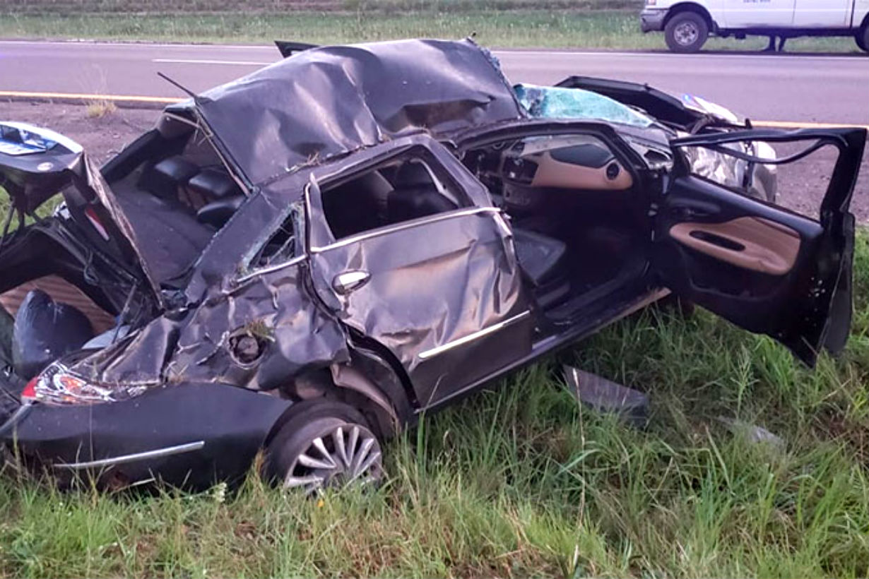 Destrozaron El Auto Y Terminaron En El Hospital Tras Volcar En La