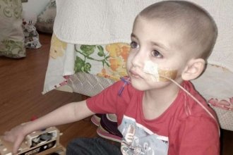 Un paso más para Enzo: autorizaron el ingreso del medicamento contra el cáncer