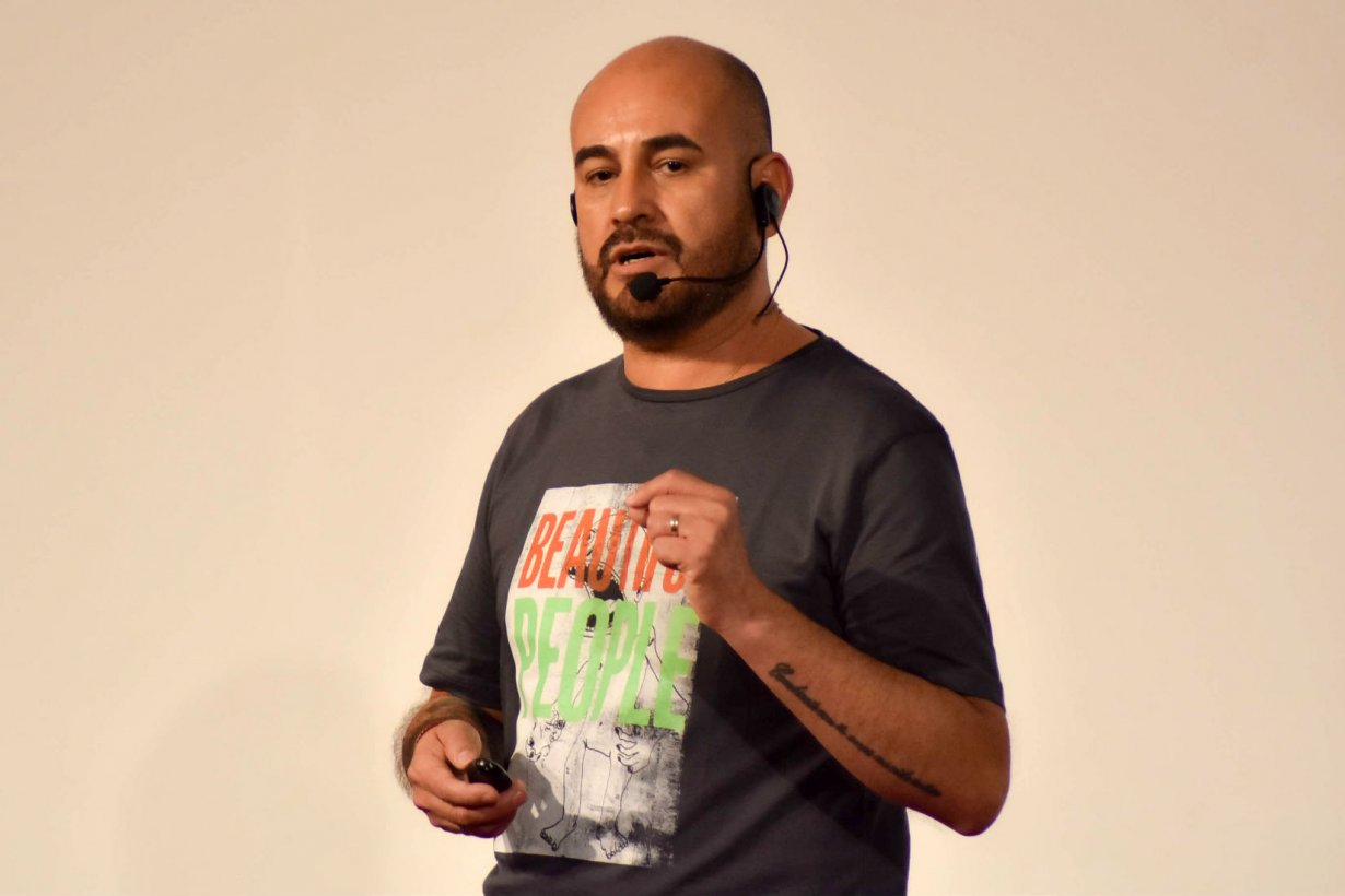 Adrián Barreto, en el evento TEDx de Concordia.