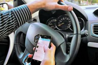 Una encuesta afirma que el 50% de los conductores usan el celular al volante