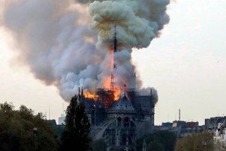 Arde en llamas la catedral de Notre Dame, en París