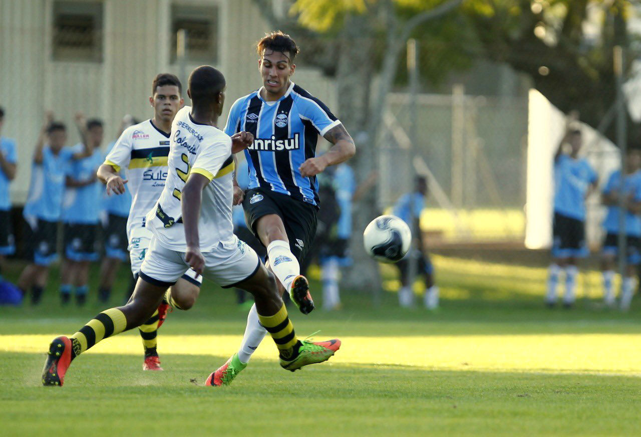 Conmoción por la muerte de un joven futbolista argentino - Noticias ...