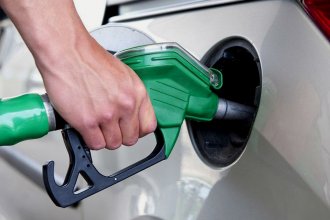 Milei decretó un nuevo aumento en el impuesto a los combustibles