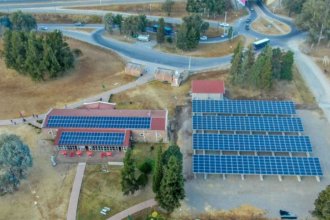 En los techos del estacionamiento y del buffet, la UCASAL inauguró el parque solar más grande del país