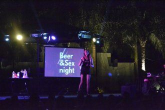 “Beer and Sex”, otra forma de hacer educación sexual, en un show dirigido por una sexóloga