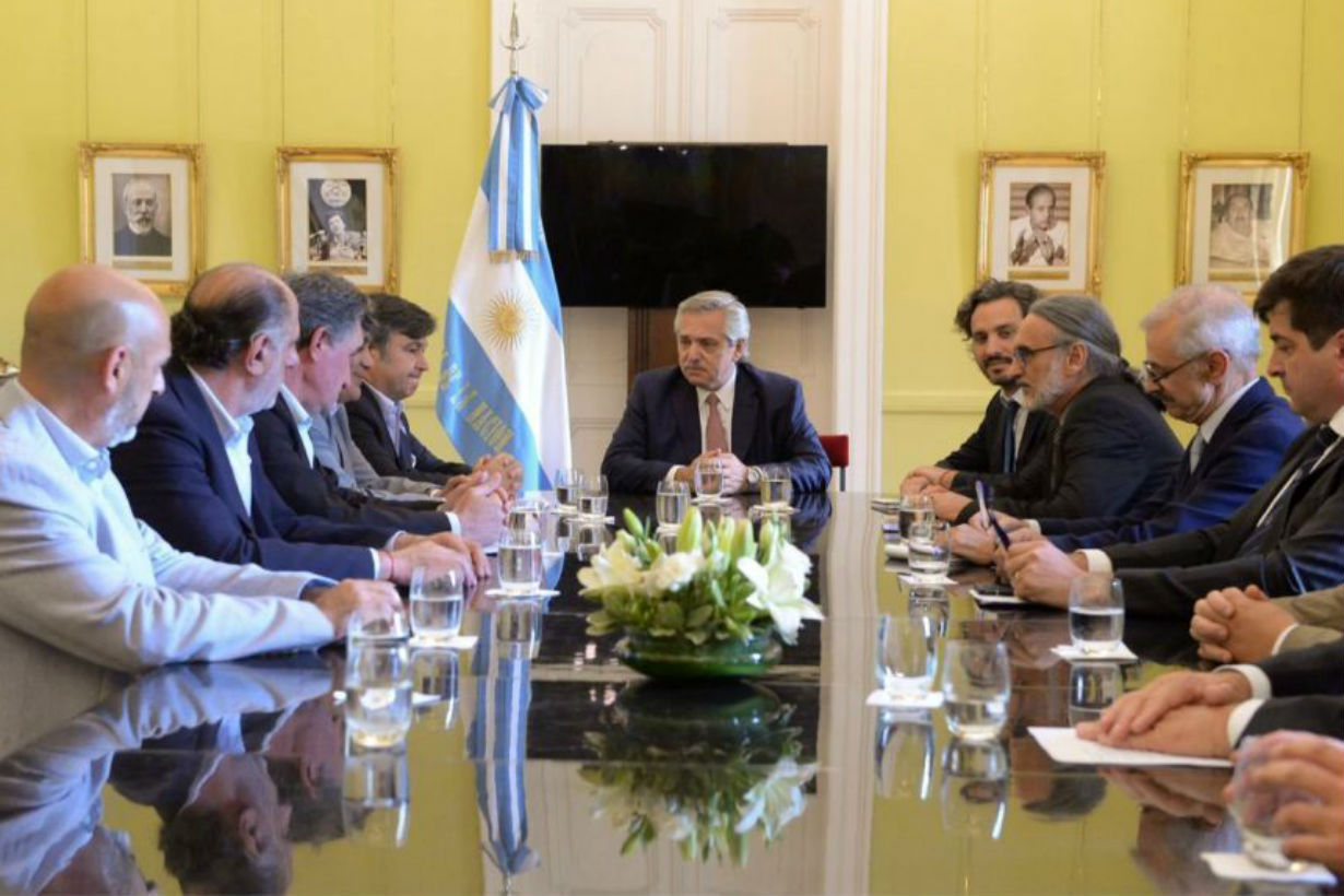 Chemes (izquierda), en la reunión con Fernández.
