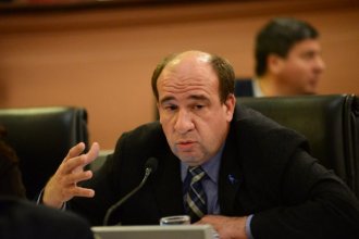 Legislador “enojado”, se quejó que Bordet “gaste 21 millones en contrataciones directas”