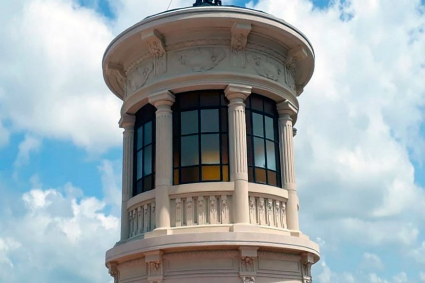 La torre, símbolo del Colegio Nacional Clavarino.