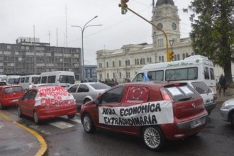 Jardines de infantes y transportistas marcharon en Paraná reclamando ayuda estatal