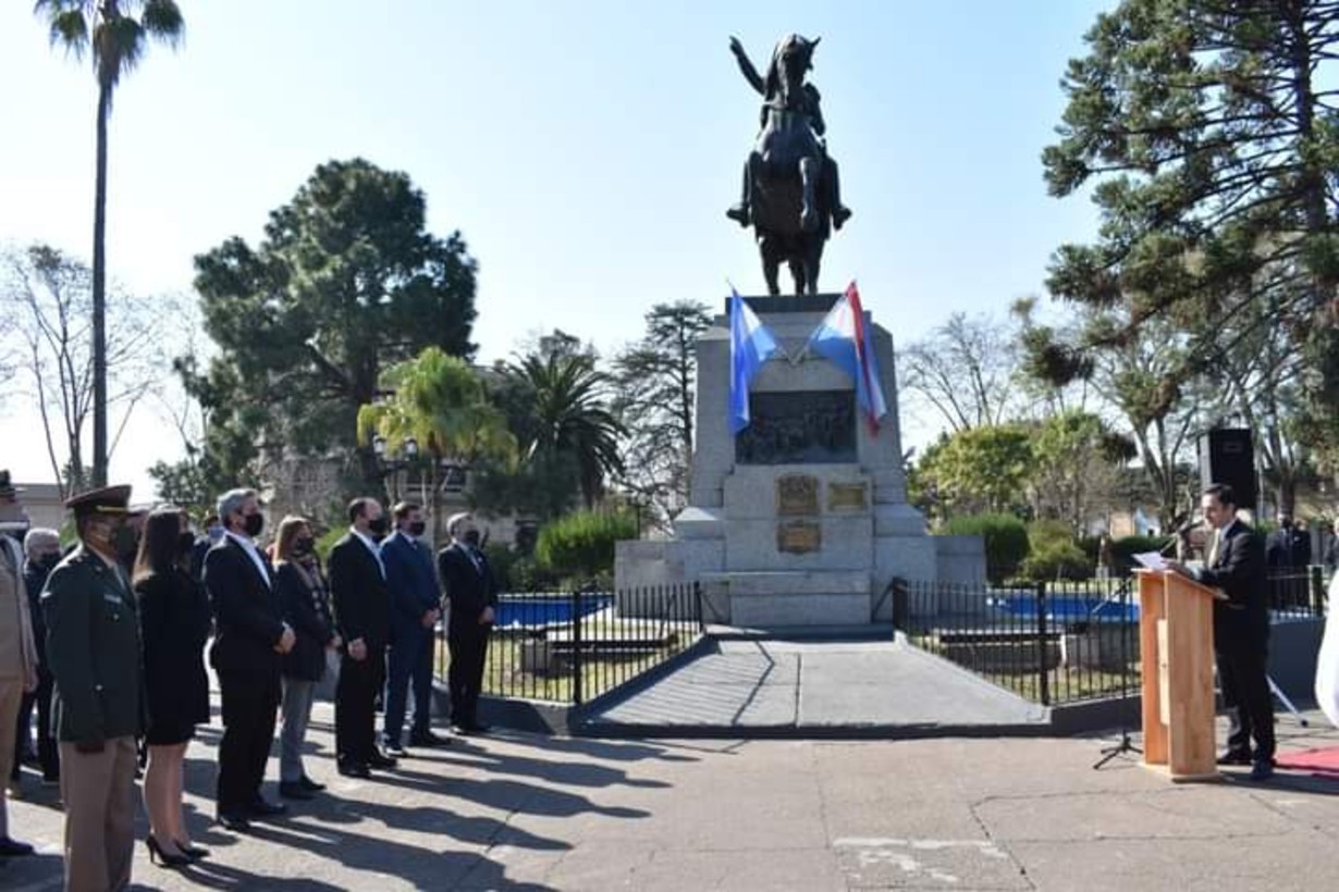 La historia de una plaza y su monumento, en el homenaje al General San ...
