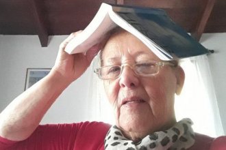 La docente jubilada que narra cuentos infantiles por audios de Whatsapp