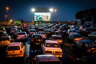Otra ciudad de la costa del Uruguay apuesta al “auto cine” en primavera