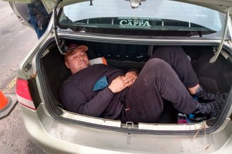 Absolvieron a los dos hombres que transportaron a un soldado ucraniano oculto en el baúl de un auto