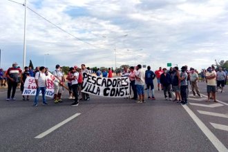 "Santa Fe no puede, pero Paraná sí": el reclamo de pescadores que cortaron el puente Victoria - Rosario