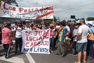“Corte total y por tiempo indeterminado”: pescadores vuelven a protestar en el puente Rosario-Victoria