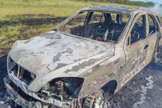 En plena Ruta 14, un vehículo se consumió por las llamas: intervinieron dos dotaciones de Bomberos