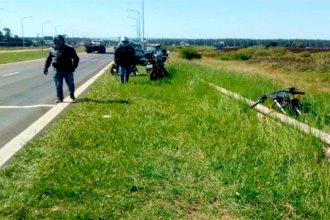 Tras despistar, una moto impactó contra el guardarrail y su conductor quedó internado en estado reservado