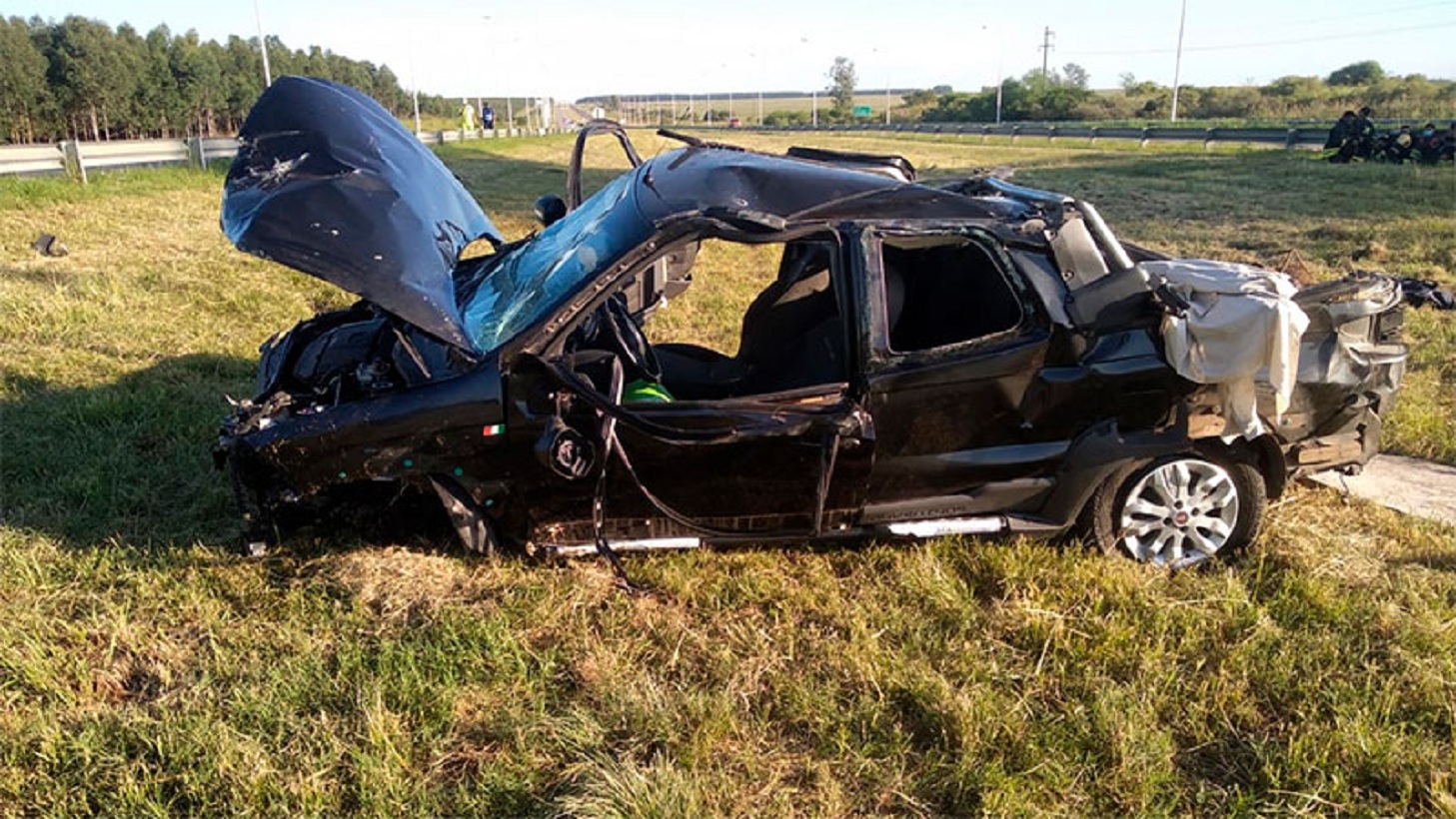 Dos Personas Fueron Hospitalizadas Tras El Vuelco De Una Camioneta El Conductor Se Quedó 3666