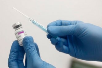 El gobierno provincial, ante un dilema complejo: ¿Publicar o mantener en reserva la lista del “personal estratégico” vacunado?