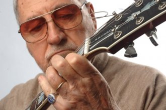 Entrerriano que tocó durante 3 décadas con Piazzolla volverá al escenario a los 91 años para homenajearlo