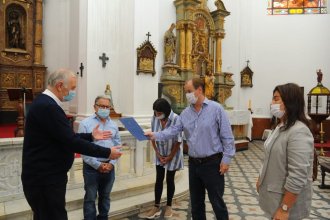 Bordet entregó un aporte para reparaciones en el edificio de la Catedral de Concordia