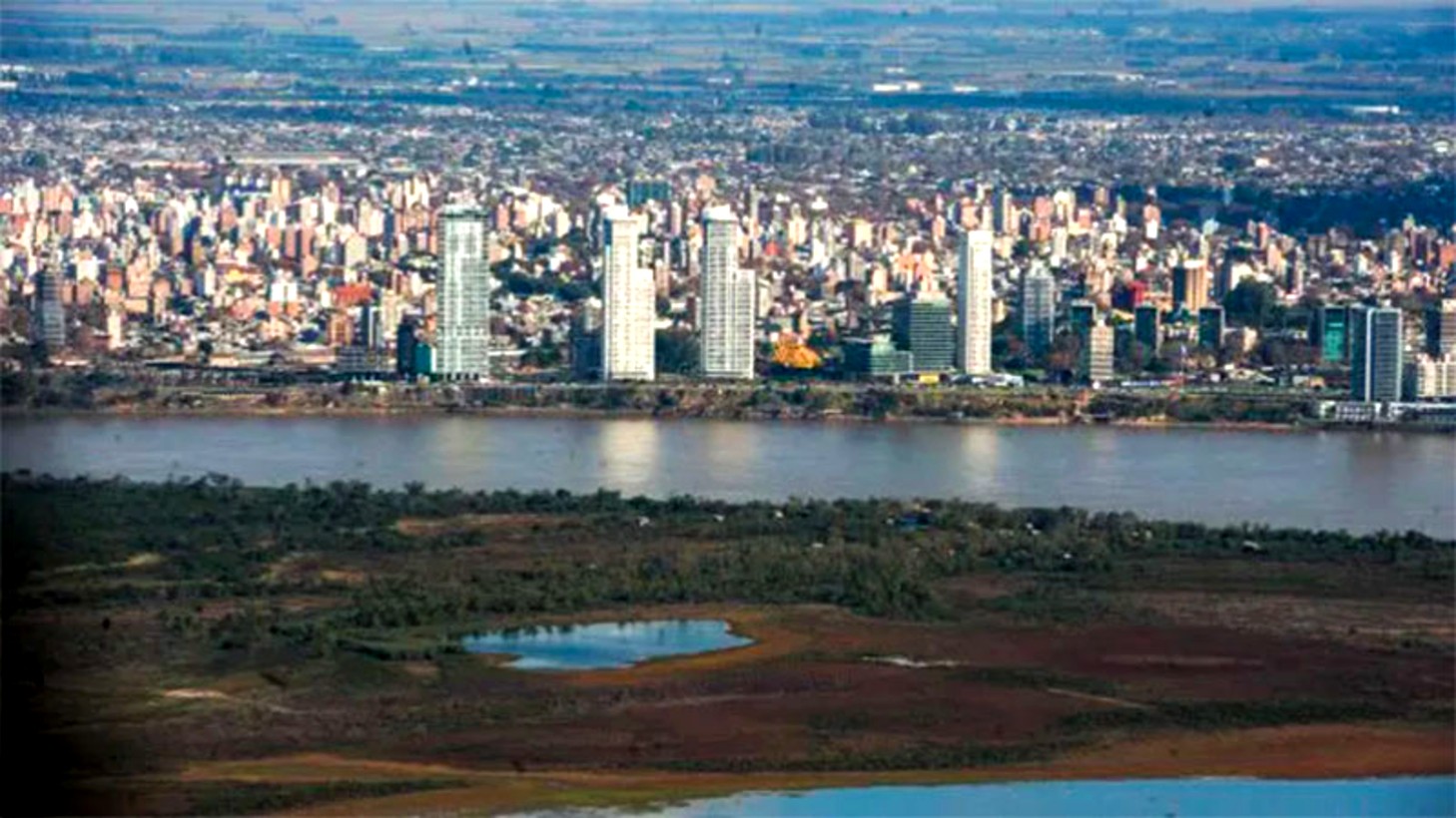 Una vista aérea de la bajante del Paraná