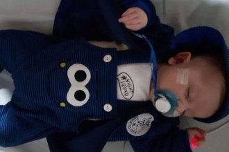 Le dijeron que debían desconectar el respirador de su bebé y que no viviría, pero pasó algo inexplicable