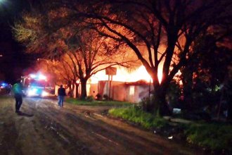 Cuatro casas fueron consumidas por las llamas y tres personas debieron ser asistidas con oxígeno