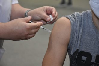 Vacunación para adolescentes: primera dosis en Villa Adela y segunda en el Centro de Convenciones
