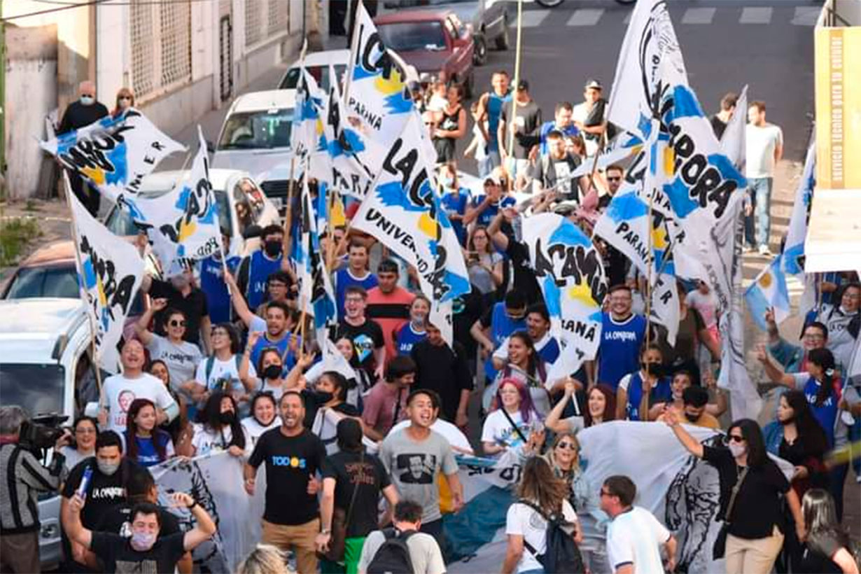 Un grupo de militantes salió a la calle en Paraná
