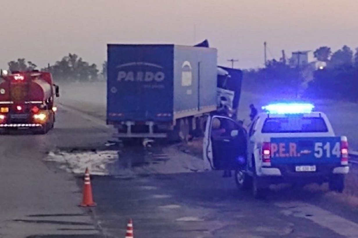 Choque de camiones sobre la Ruta 14: internaron a un hombre - Noticias ...