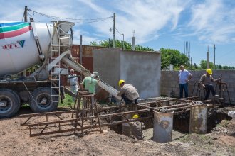 Colocaron un tanque de reserva de agua, que beneficiará a cuatro mil vecinos de Aranguren