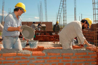 Destinarán fondos nacionales y provinciales a construir más de un centenar de viviendas en cinco ciudades entrerrianas