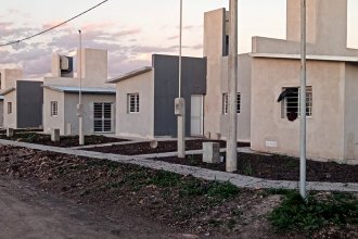 Firmaron convenios para la ejecución de más de 300 viviendas en 16 localidades entrerrianas
