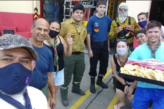 Los grupos scout de Concordia suman su apoyo a Bomberos con tortas fritas