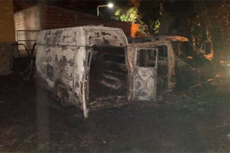 Investigan incendio en el predio de un hospital: se consumieron dos ambulancias