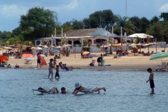 Concurrido balneario de la costa del Uruguay exige pase sanitario en el ingreso