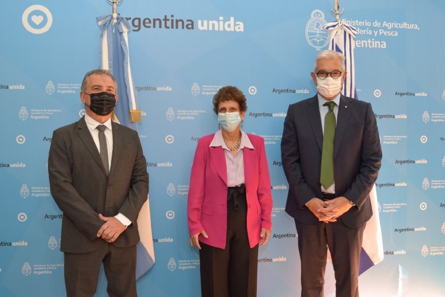 Sergio Urribarri, Galit Ronen y Julián Domínguez.