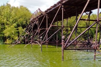 Un afluente del Río Uruguay se tiñó de verde y una ONG tomó la iniciativa para medir la calidad del agua